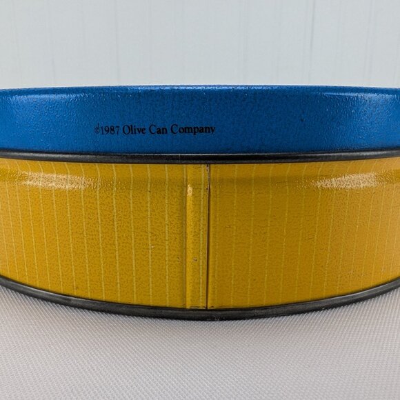 Vintage Olive Can Company Metal Tin Sleeping Bear in Rocker Reading Story 1987 - Picture 5 of 14